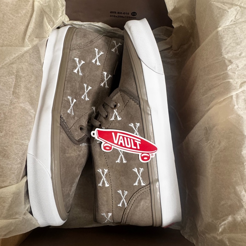 Vans Vault OG Chukka LX  size 7.5M